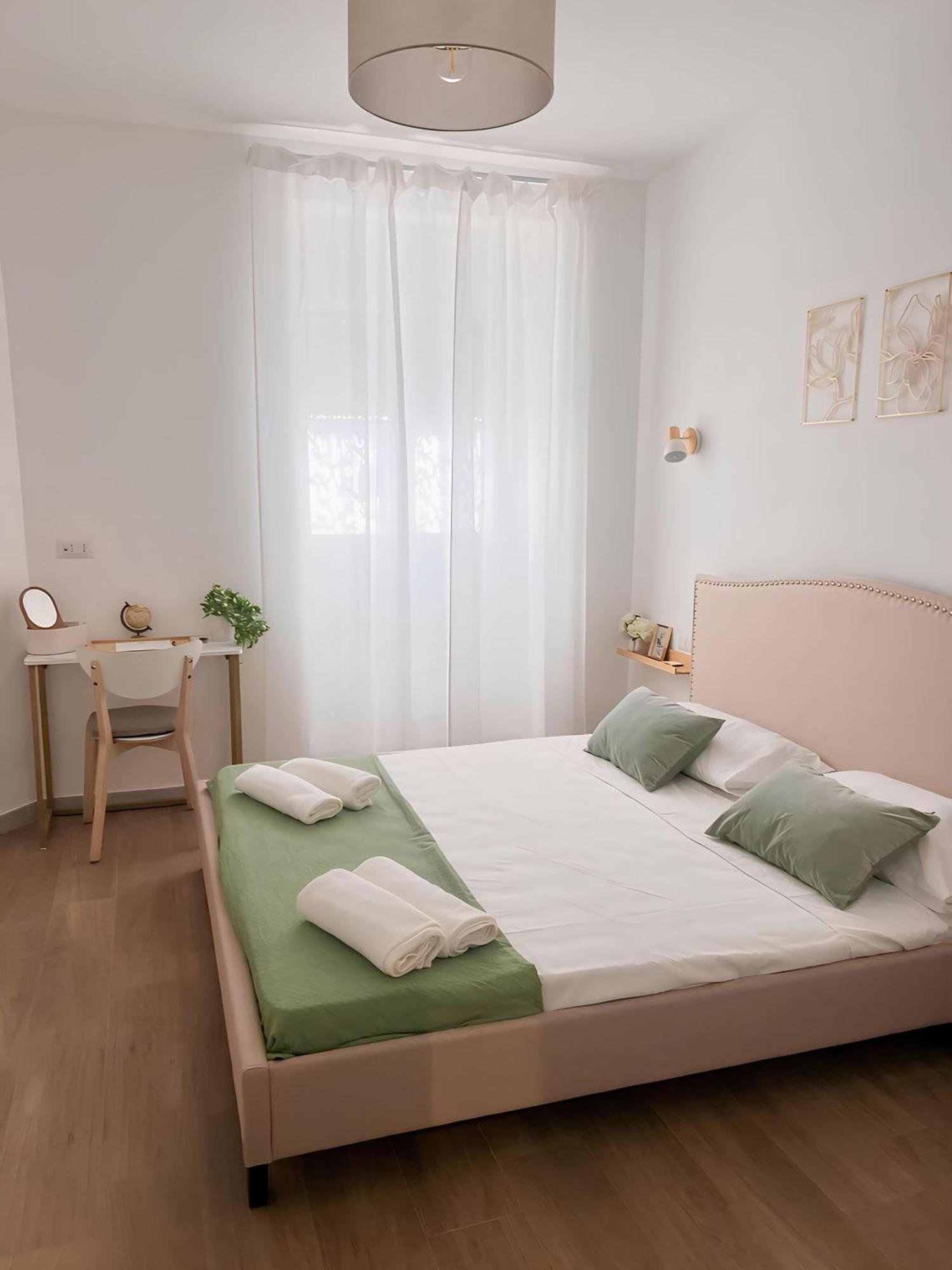 Essence * Naples